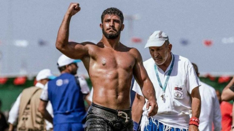 İshakçılar Yağlı Güreşleri Başpehlivanı Seçkin Duman oldu!