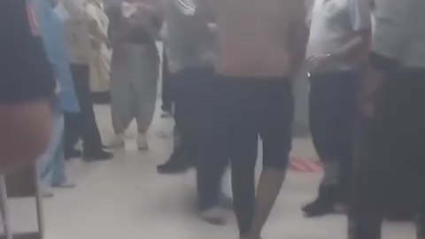 Alkollü şahıs acil servisi birbirine kattı