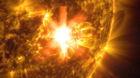 Güneş, 11 yıllık döngüsünde, yüksek aktivitenin gözlemlendiği "solar maksimum" evresine girdi