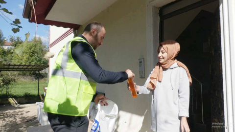 Kandıra Belediyesi’nden Atık Yağ Getirene Bulaşık Deterjanı Hediye