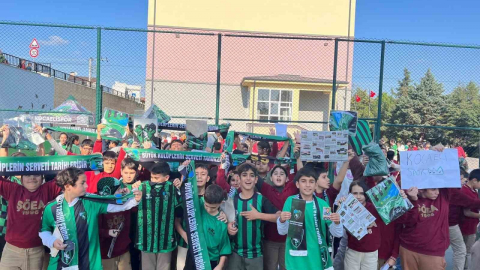 Kocaelisporlu futbolcular öğreniciler ile bir araya geldi