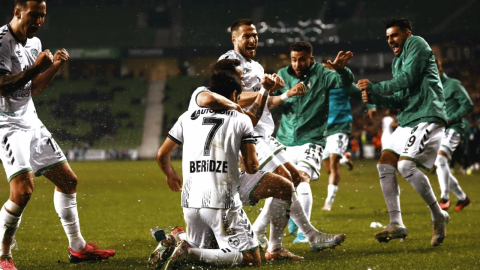 42 senelik hasret son buldu! Kocaelispor Sakaryaspor’u 1-0 yenerek liderliği geri aldı!