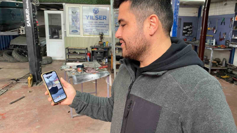Otomobil dakikalarca geri geri gitti: O anlar kamerada