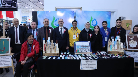 Özel bireylerden kitap günlerine özel çalışma