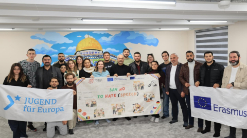 Erasmus öğrenciler Güzide Gençlik Merkezi'ni gezdi