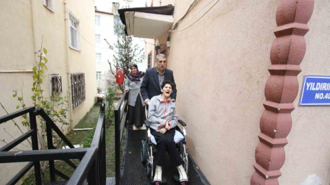 Engelli rampası hayatlarını kolaylaştırdı: 'Önceden sırtımda taşıyordum'