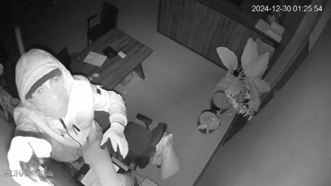 Sadece gözleri gözüküyordu, çetenin düğümünü polis çözdü