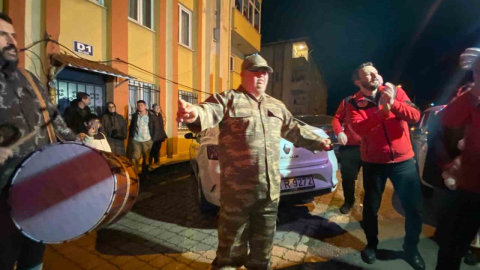 Özel birey Ali'nin asker olma hayali gerçek oldu, kınası bile yakıldı