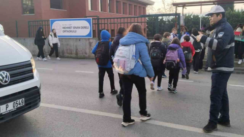 Zabıta ekipleriyle okul yolu daha güvenli