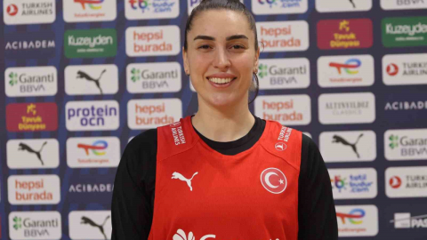 Ay-yıldızlı kadınlar, İzlanda'ya bileniyor