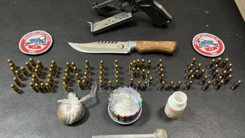 İzmit'te aracında silah ve uyuşturucuyla yakalanan zanlı tutuklandı
