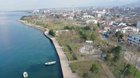 Başiskele'ye manzaralı kitap kafe