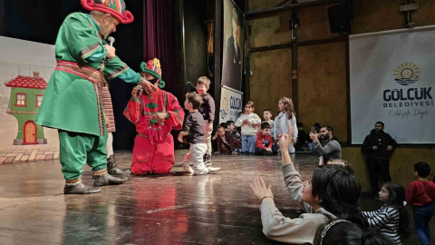 Çocuklar Ramazan şenliğinde eğleniyor