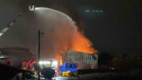 Kocaeli'de geri dönüşüm fabrikasında yangın