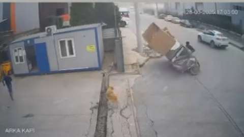 Kocaeli'de toz fırtınası zor anlar yaşattı: O anlar kamerada