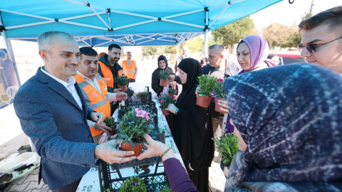 Başkan Çiftçi, kabir ziyareti yapan Çayırovalıları yalnız bırakmadı
