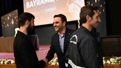 Başkan Özlü mesai arkadaşlarıyla bayramlaştı