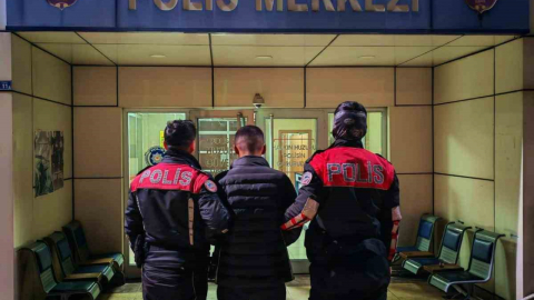 Şüphe üzerine durdurulan şahsın üzerinden uyuşturucu ele geçirildi