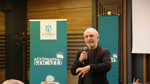 Yazar Tufan 'Kitap okumak yerine ekrana baktıkları bir dünya yaşanıyor'