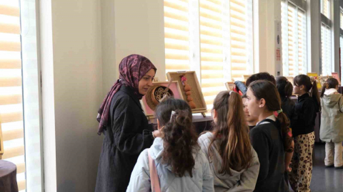 Bu sergide Türkçe'nin zenginlikleri anlatılıyor