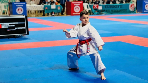 Karate şampiyonasında birinci olan Deniz Aydemir milli takıma vize aldı