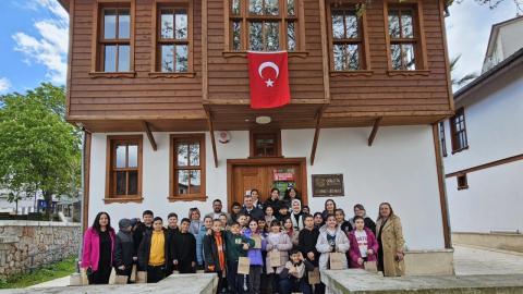 Kitap okuyan çocuklar ödüllendirildi