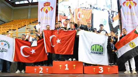 5 kıtadan okulların katıldığı olimpiyatlarda İzmit MTAL, 4 kupa ile döndü