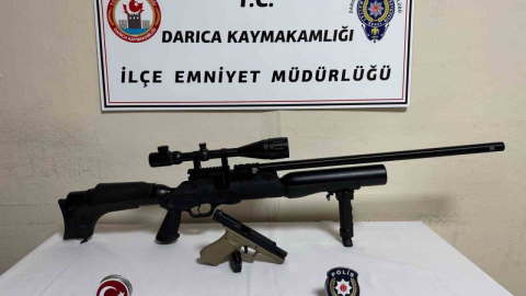 Üzerinden tüfek ve tabanca çıktı