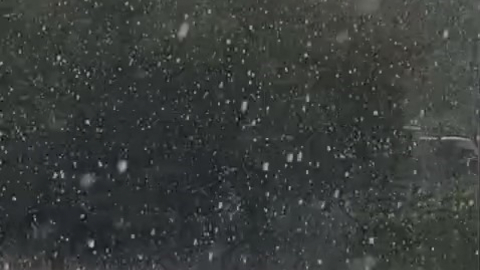 Kocaeli'de aniden bastıran dolu sürücülere zor anlar yaşattı