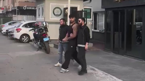 'Lvbel C5' lakaplı rapçi, tahliye kararını güvercinle kutladı