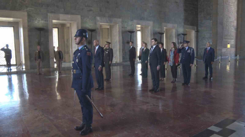 ABD’nin yeni Ankara Büyükelçisi Barrack, Anıtkabir’i ziyaret etti