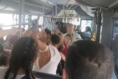 Taciz iddiası otobüsü karıştırdı, tekme tokat kavga ettiler