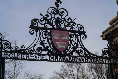 Trump’tan Harvard’a gelmeyi planlayan yeni yabancı öğrencilere vize yasağı