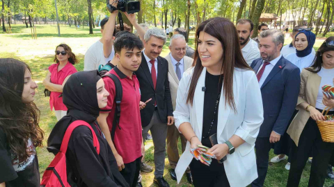 AK Parti İstanbul Milletvekili Derya Ayaydın bayram arefesinde vatandaşlarla bir araya geldi