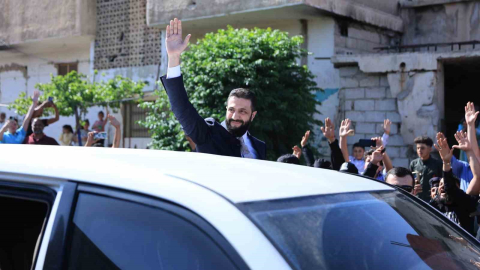 Suriye Devlet Başkanı Şara, ilk kez ziyaret ettiği Dera’da yoğun ilgi gördü