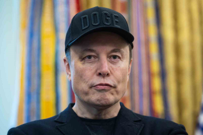 Elon Musk, "Donald Trump, Epstein dosyalarında" paylaşımını sildi