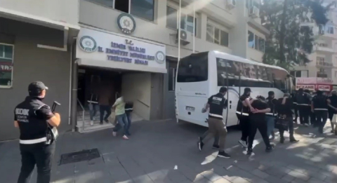 İzmir’de silahlı suç örgütüne şafak operasyonu: 17 tutuklama