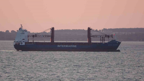 Çanakkale Boğazı’ndan geçen yük gemisinde yangın çıktı