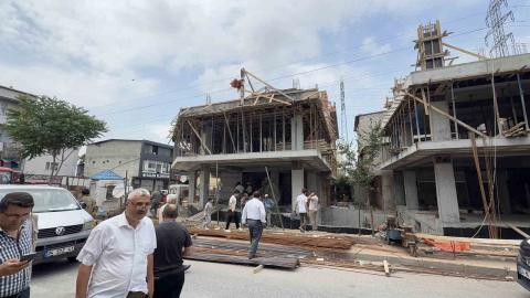 Başakşehir’de bir inşaatın duvarı, işçinin üzerine devrildi