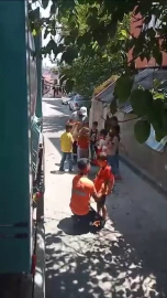 Temizlik personellnin hareketi yürekleri ısıttı