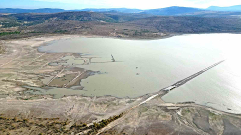 Çeşme’nin içme suyu kaynağı erimeye devam ediyor