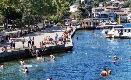 Sıcak havadan bunalan İstanbullular Boğaz’da serinledi