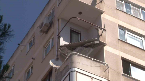 Maltepe’de bir binanın çöken balkonu paniğe neden oldu