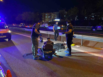 Otoyoldan karşıya geçerken otomobilin çarptığı bir kişi hayatını kaybetti