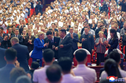 Kuzey Kore lideri Kim Jong-un, Rus Bakan Lyubimova’yı ağırladı