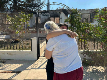 40 yıllık hatıraları küle döndü