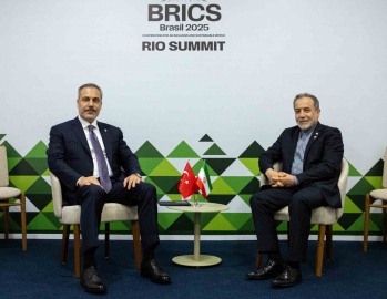 Bakan Fidan, İranlı mevkidaşı Abbas Arakçi ile görüştü