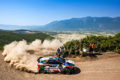 "JWRC’de Türk Rüzgarı: Ali Türkkan dünya sahnesinde zafer yazdı