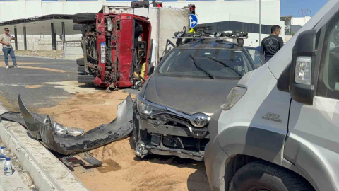Başakşehir’de 10 aracın karıştığı zincirleme kaza: 3 yaralı