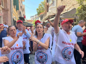 İzmir’de işten atılan işçilerin eylemi 4. gününde: "İşimizi geri istiyoruz!"